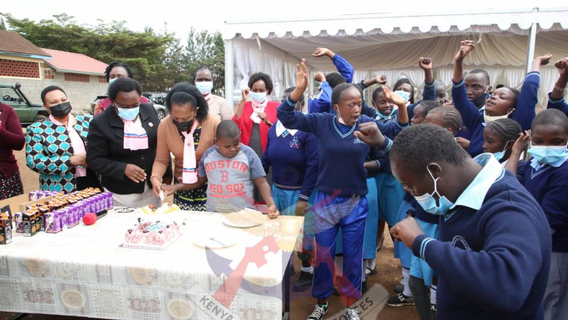 MWAK VISIT TO KAHAWA GARRISON PRIMARY SCHOOL AND DFMH.