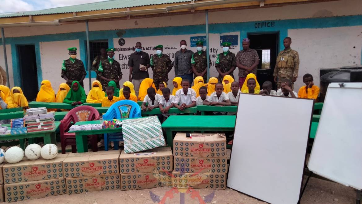 AMISOM TROOPS DONATE SCHOLASTIC MATERIALS IN BURAHACHE*