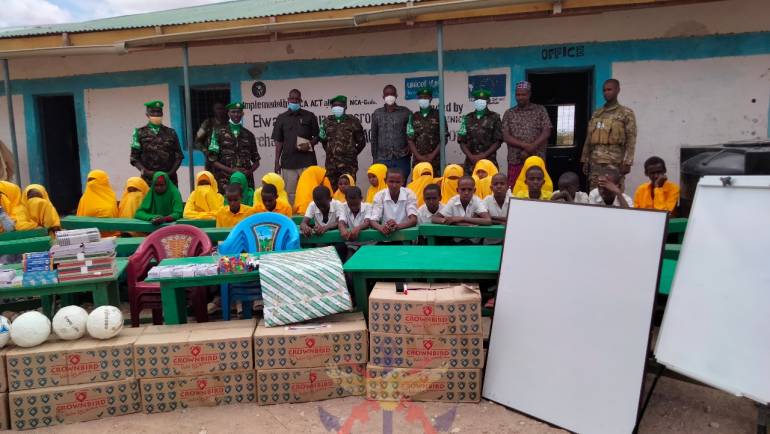 AMISOM TROOPS DONATE SCHOLASTIC MATERIALS IN BURAHACHE*
