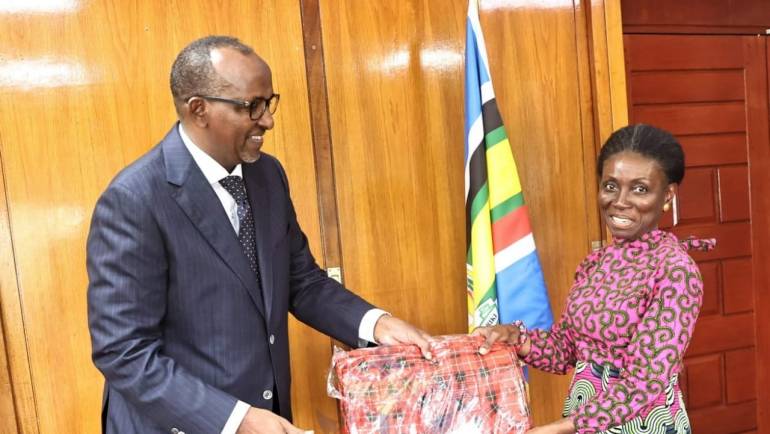 UNSOM SPECIAL ENVOY VISITS DEFENCE CS ON OFFICIAL TOUR