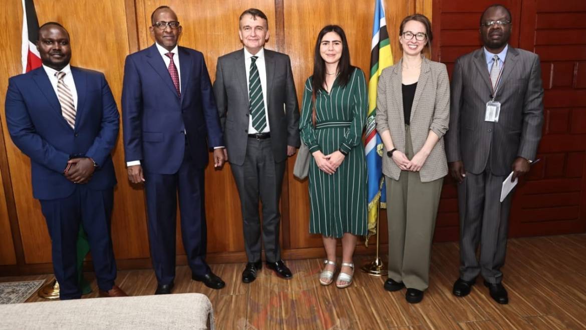 DEFENCE CS HOSTS UN SPECIAL ENVOY