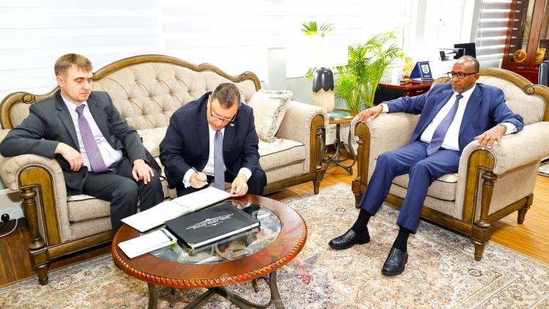 DEFENCE CS HOSTS UKRAINIAN AMBASSADOR