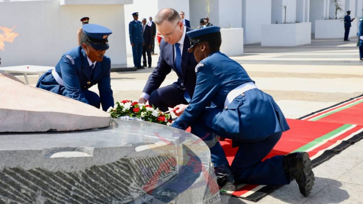 POLISH PRESIDENT LAYS WREATH AT UGNM&M