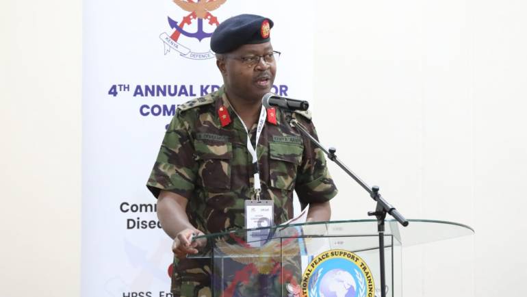COMMANDING A HEALTHY FORCE