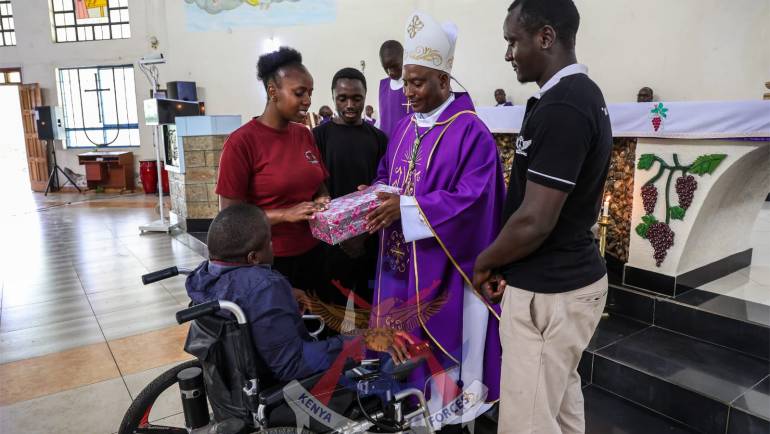 BISHOP WORSHIPS WITH THE MOI AIR BASE COMMUNITY