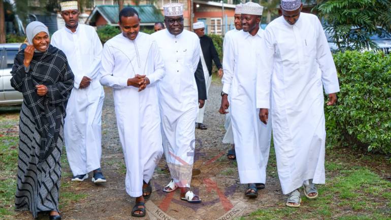 KAF COMMANDER JOINS MUSLIM FRATERNITY FOR IFTAR