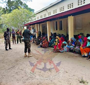 COMMANDER OAB VISITS TROOPS