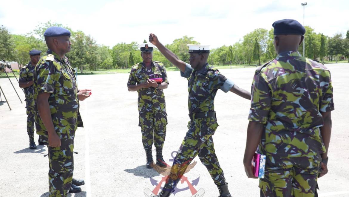 JUNIOR LEADERSHIP COURSE PARTICIPANTS GRADUATE