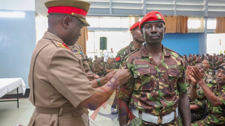 COMMANDER KENYA ARMY VISITS EMBAKASI GARRISON