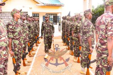 GOC EASTCOM VISITS TROOPS