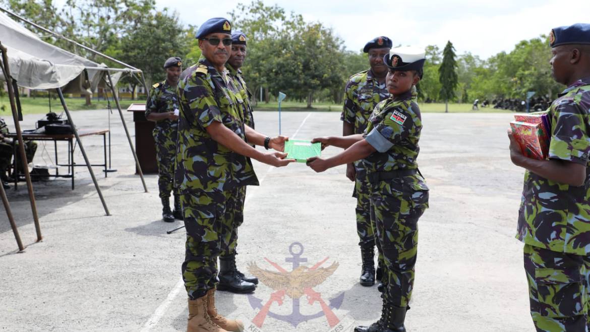 SENIOR LEADERSHIP COURSE PARTICIPANTS GRADUATE 