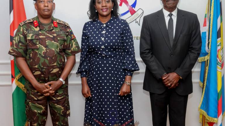 DEFENCE CS MEETS CHAIRMAN OF VETERANS ADVISORY COMMITTEE
