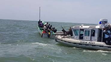 AUSSOM-KDF SBU RESCUES 16 CREW AFTER DHOW CATCHES FIRE OFF THE PORT OF KISMAYO