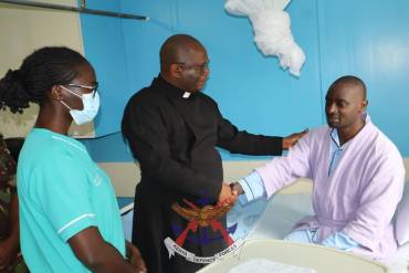 PRINCIPAL CHAPLAIN VISITS DEFENCE FORCES MEMORIAL HOSPITAL