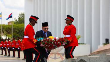 MALAYSIAN PM LAYS WREATH AT UGNM&M