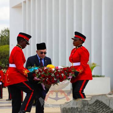 MALAYSIAN PM LAYS WREATH AT UGNM&M