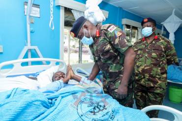 COMD KA SPREADS CHRISTMAS CHEER 