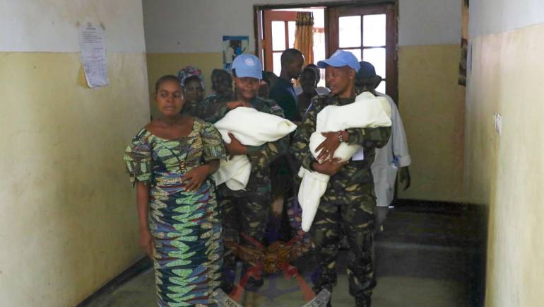 KENYAN PEACEKEEPERS SHARE CHRISTMAS NEWBORNS’ JOY DURING MAVIVI HEALTH CENTRE VISIT