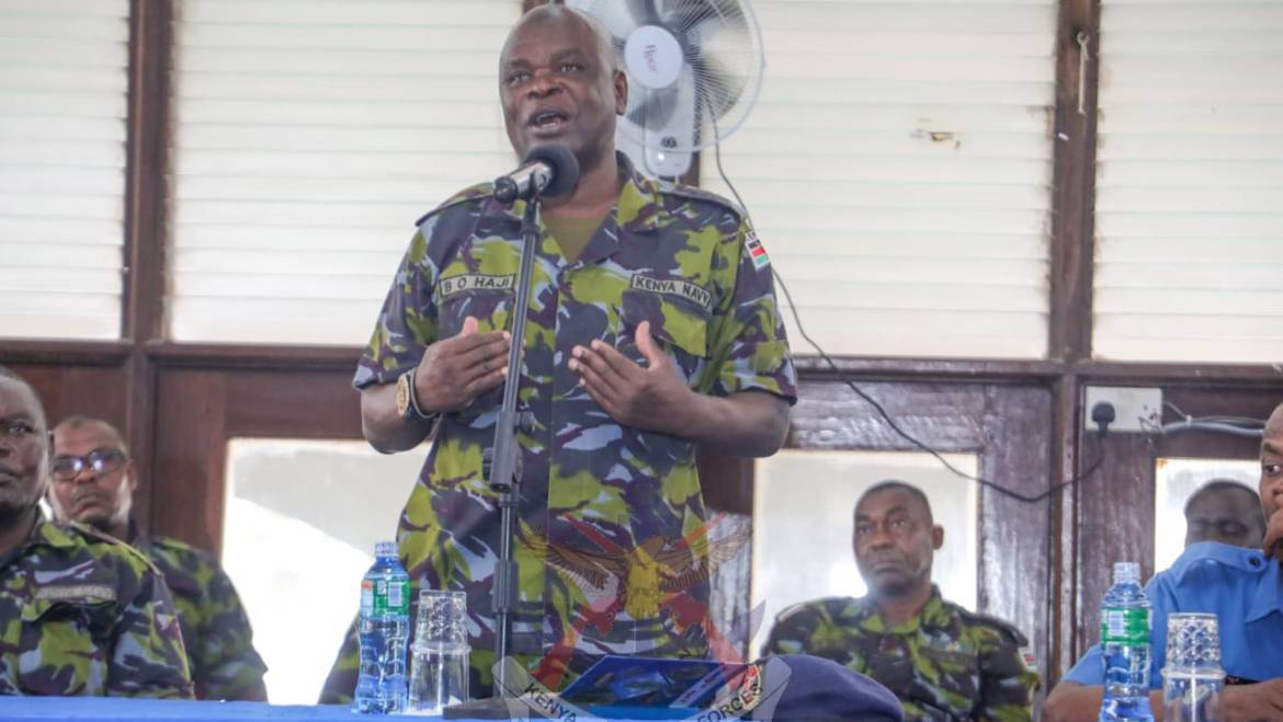 DFSM HOLDS CLEAR LOWER DECK FOR KN WARRANT OFFICERS 