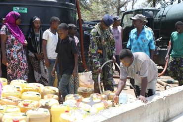 KENYA NAVY BASE MANDA BAY DELIVERS EMERGENCY WATER SUPPLIES TO MAGOGONI RESIDENTS