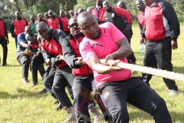 SJCSC 41 2-25/26 PARTICIPANTS BATTLE IN THRILLING INTER-SYNDICATE TUG OF WAR FINALS