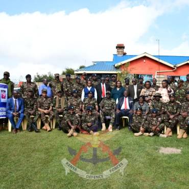 15 KR PERSONNEL VISIT RETIRED UNIT SERGEANT MAJOR