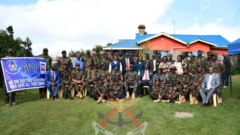 15 KR PERSONNEL VISIT RETIRED UNIT SERGEANT MAJOR